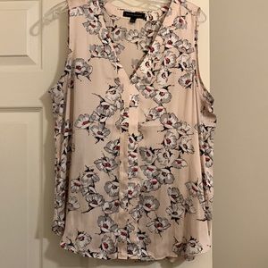 Banana Republic large baby pink floral print sleeveless blouse, large.